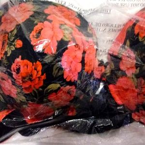 Torrid Black and Red 360 Back Smoothing sz 48DDD Bra